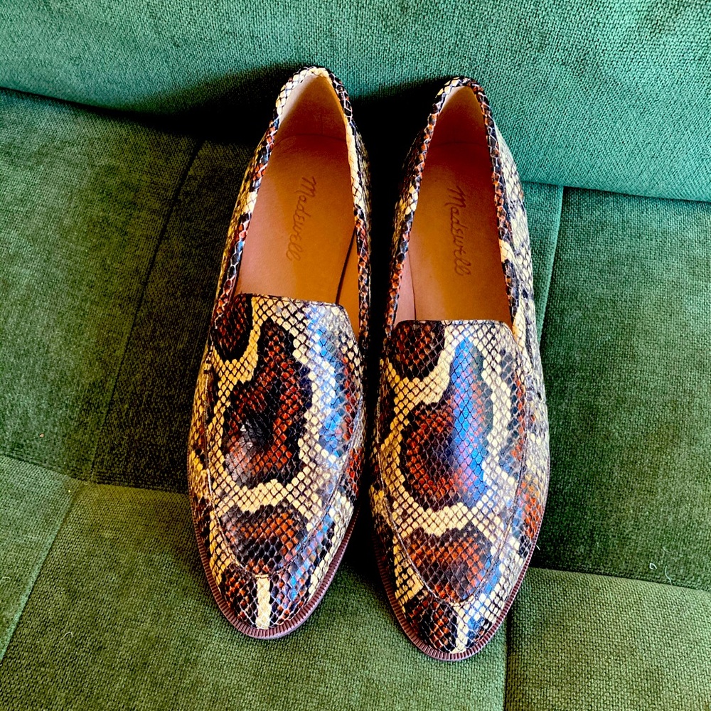 Madewell snake skin loafers 🐍